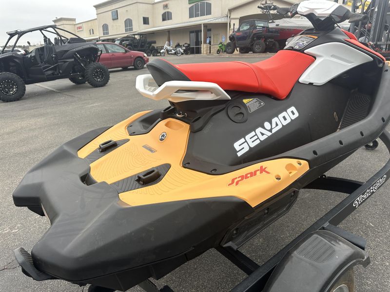 2025 SEADOO SPARK FOR 3 CONVENIENCE PACKAGE WITH SOUND SYSTEM SUNRISE ORANGE AND DRAGON RED Image 2