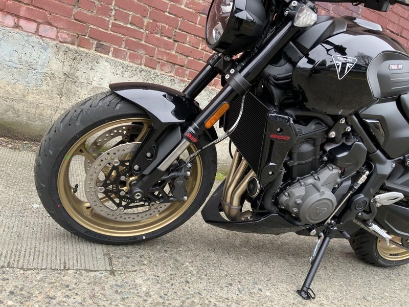 2027 Triumph TRIDENT 800