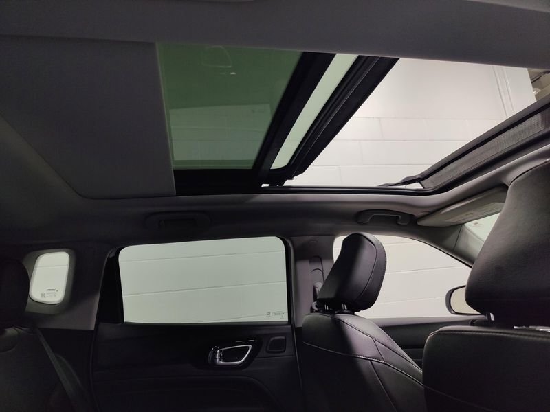 Used 2022 Jeep Compass Trailhawk Elite 4X4 w/Sunroof/NavImage 6