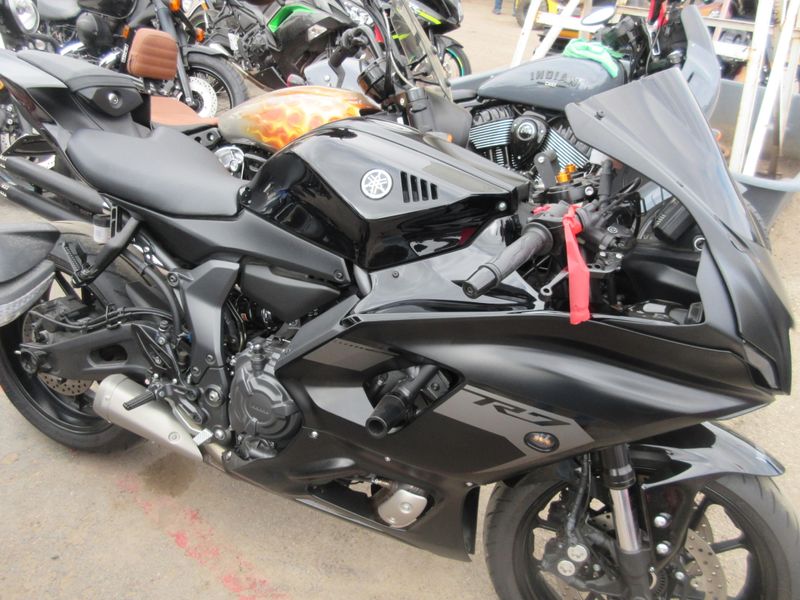 USED 2025 YAMAHA YZF-R7 CA Image 2
