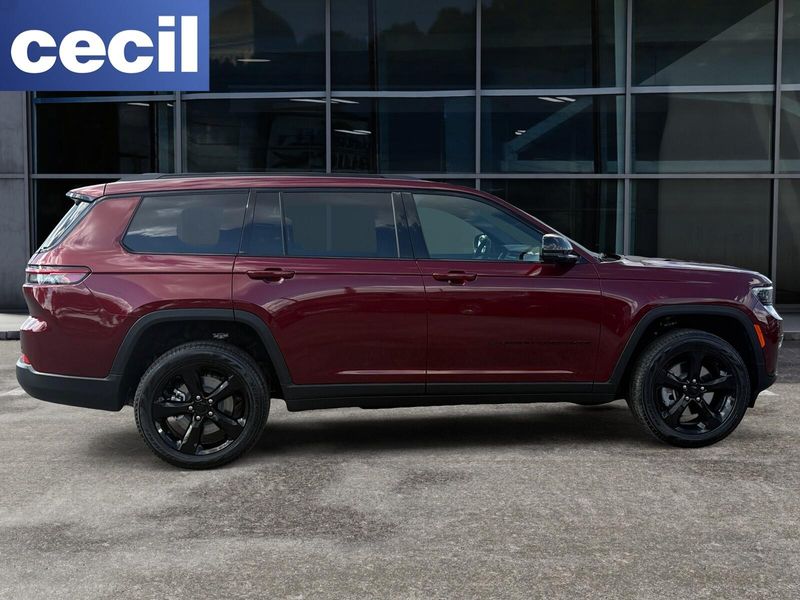 2025 Jeep Grand Cherokee Limited photo 4