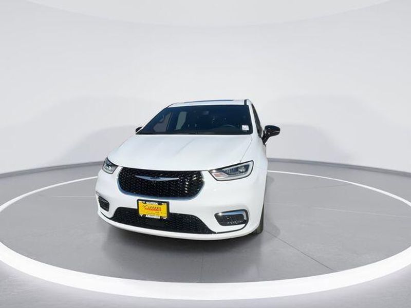 New 2026 Chrysler Pacifica LimitedImage 3