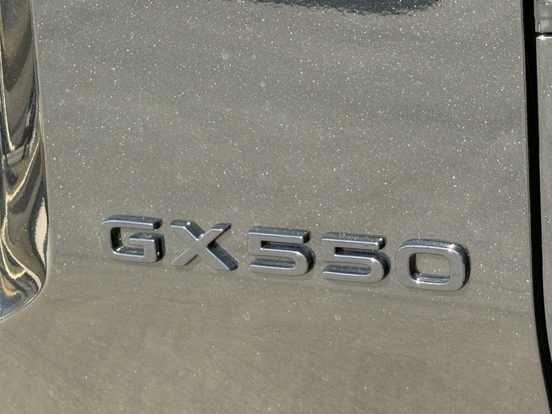 2025 Lexus GX Image 13