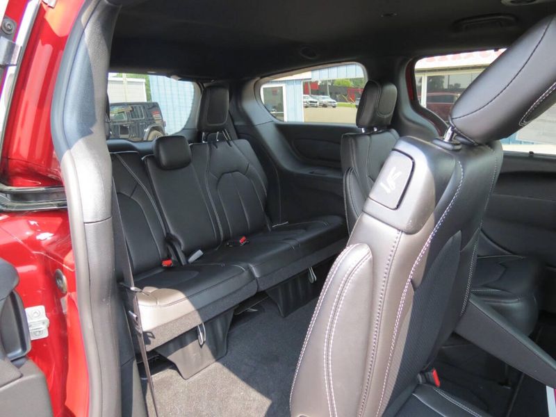 New 2026 Chrysler Voyager LxImage 25