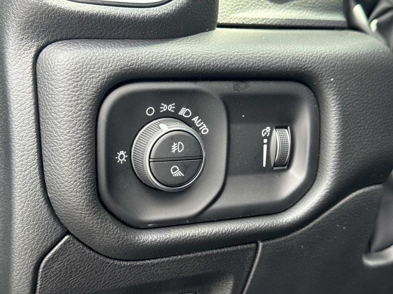 New 2026 RAM 1500 Big Horn Crew Cab 4x2 5'7' Box