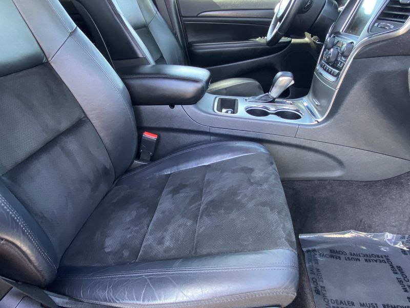 2017 Jeep Grand Cherokee AltitudeImage 12