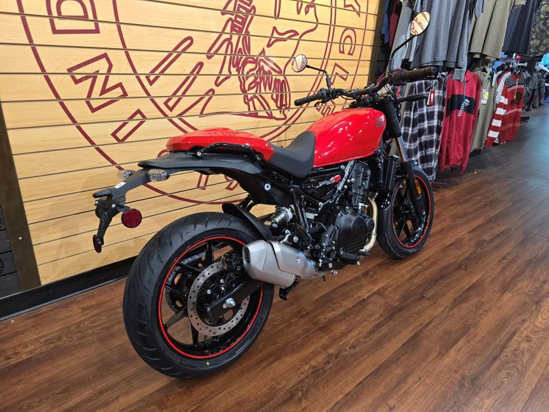 New 2027 Royal Enfield Guerrilla 450 Image 6