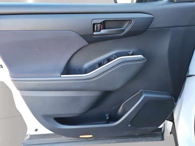 Used 2021 Toyota Highlander LE