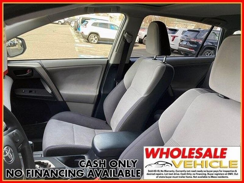 2013 Toyota RAV4 XLEImage 13