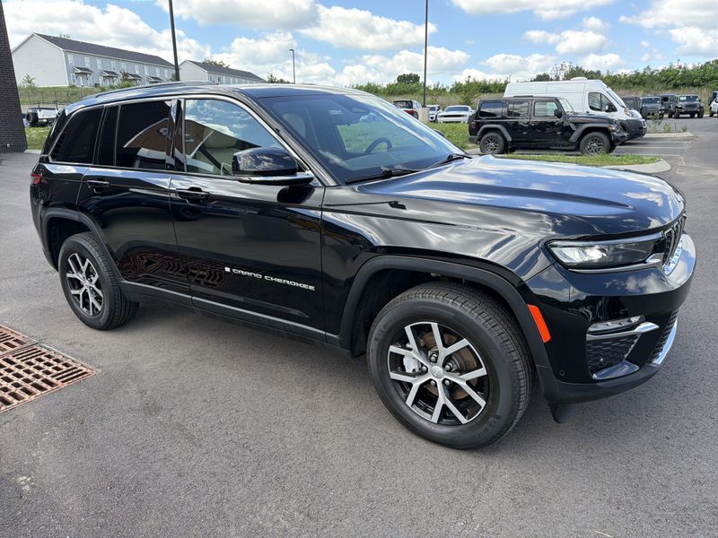 Used 2024 Jeep Grand Cherokee LimitedImage 7