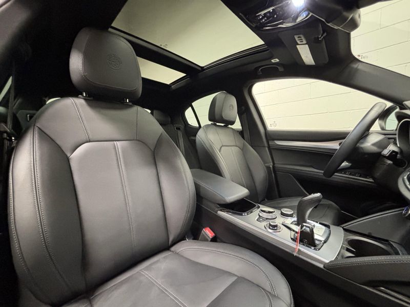 2024 Alfa Romeo Stelvio Ti AWD w/Activ AsstImage 13