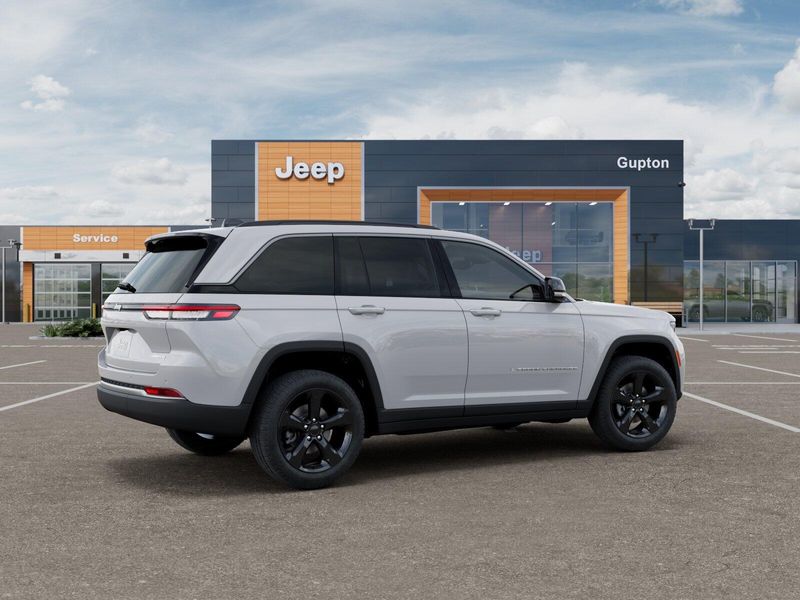 New 2026 Jeep Grand Cherokee Limited 4x4Image 4