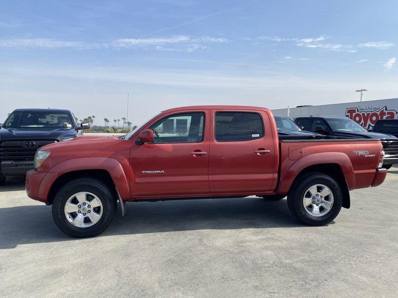 2010 Toyota Tacoma PreRunnerImage 7