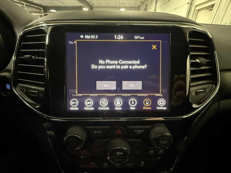 Used 2021 Jeep Grand Cherokee Laredo XImage 33