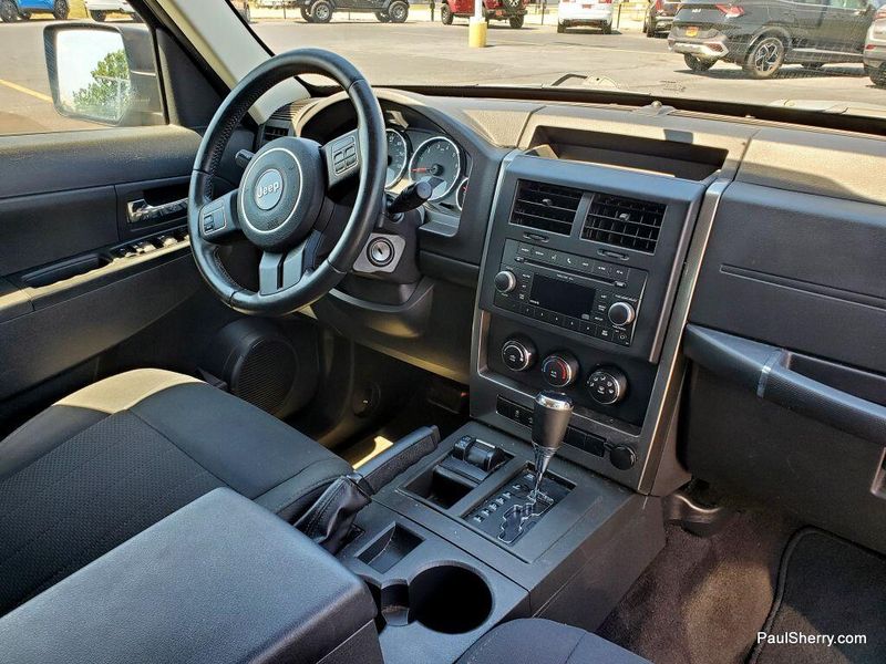 Used 2011 Jeep Liberty SportImage 3