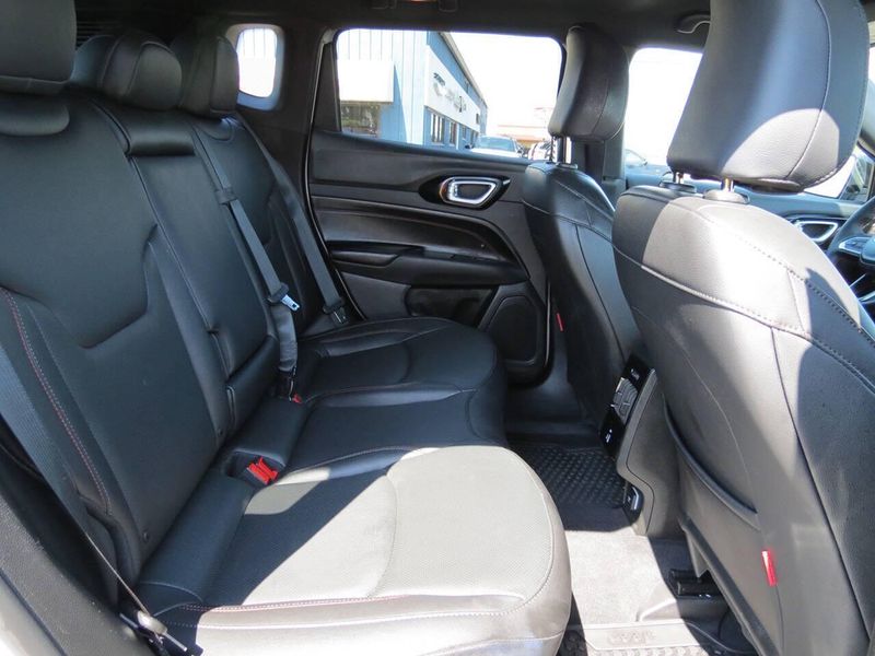 Used 2025 Jeep Compass Trailhawk 4x4 4dr SUVImage 17