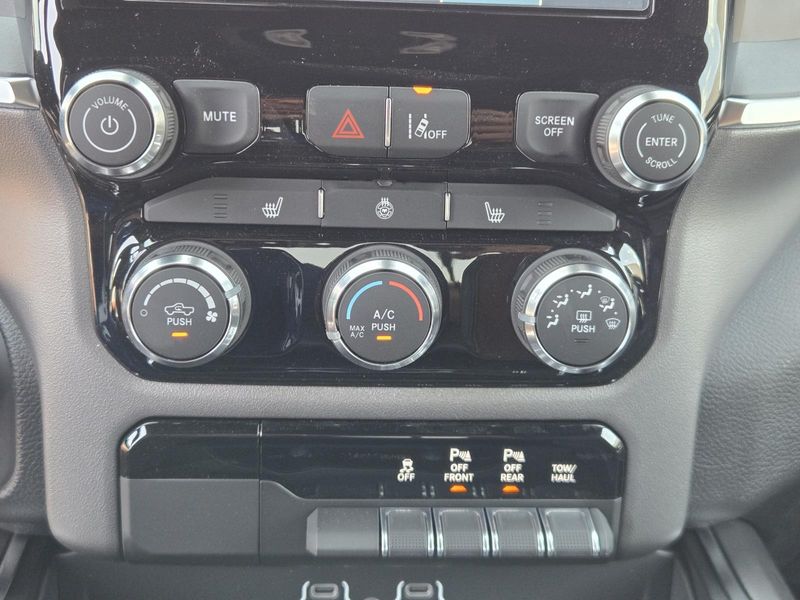 New 2026 RAM 1500 Big Horn Crew Cab 4x2 5'7' Box