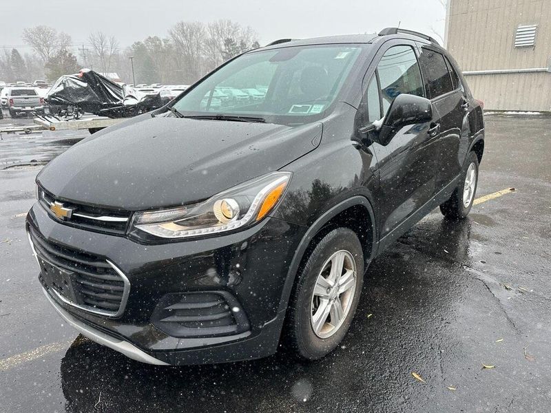 2022 Chevrolet Trax LT photo 2