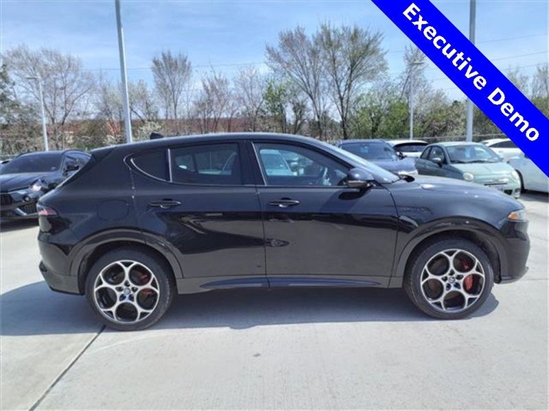 2024 Alfa Romeo Tonale Veloce Eawd in a Alfa Black exterior color and Red/Blackinterior. Northside Alfa Romeo of Houston 281-475-4549 alfaromeousaofnorthhouston.com 