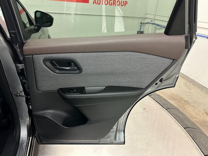 2022 Nissan Rogue SImage 23
