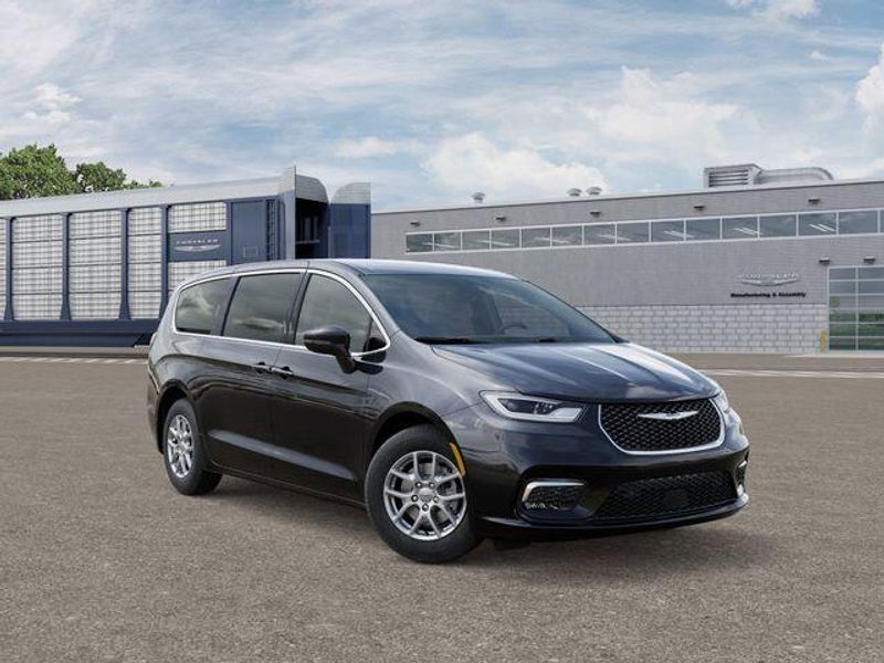 New 2026 Chrysler Pacifica SelectImage 5