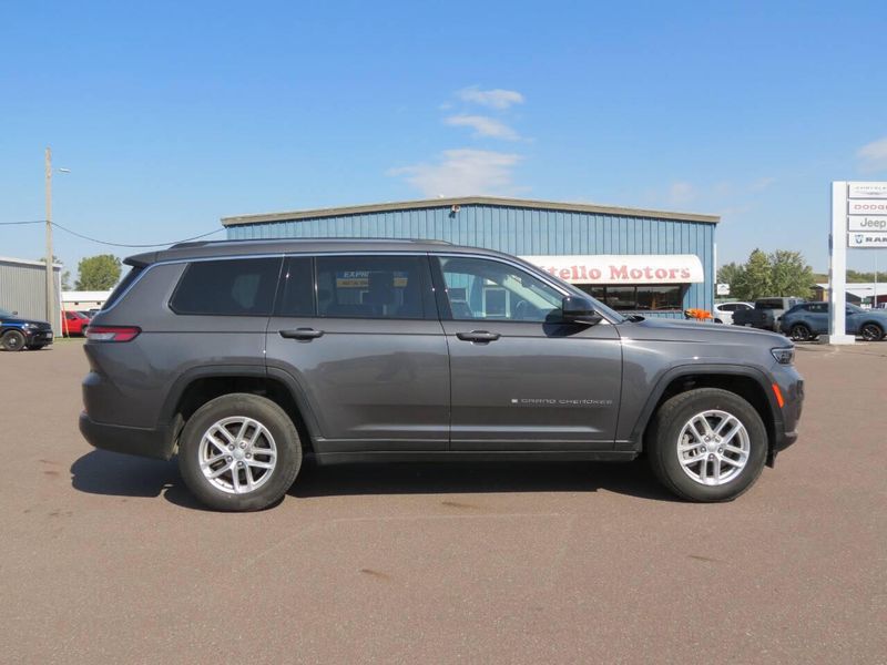 Used 2022 Jeep Grand Cherokee L Laredo 4x4 4dr SUVImage 1