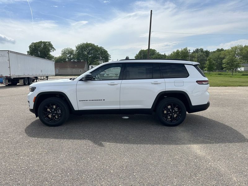 2024 Jeep Grand Cherokee L Altitude X 4x4Image 5