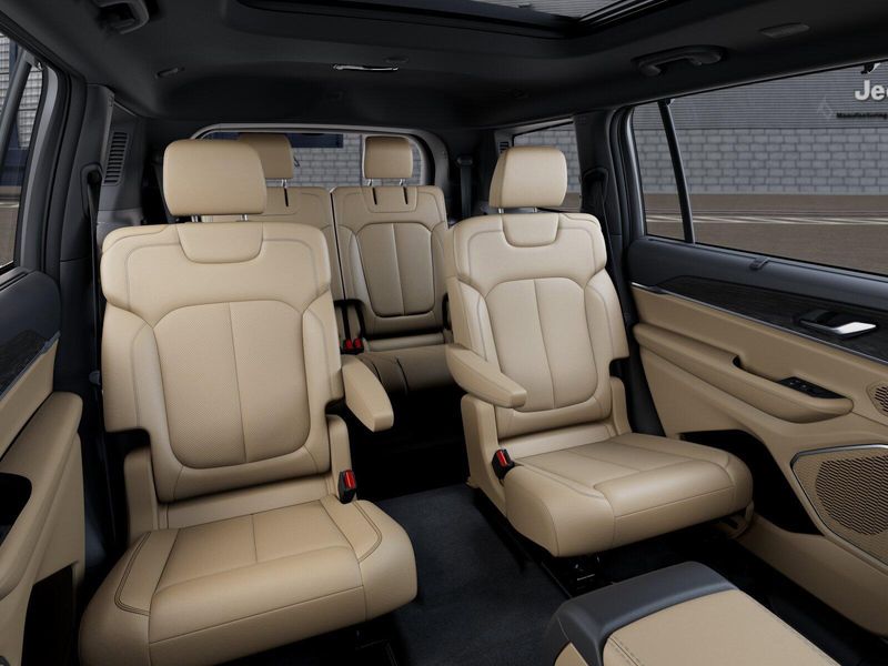 New 2026 Jeep Grand Cherokee L Limited 4x4Image 15