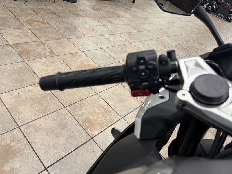 Used 2025 CFMOTO 300SS CF300-5US Image 19