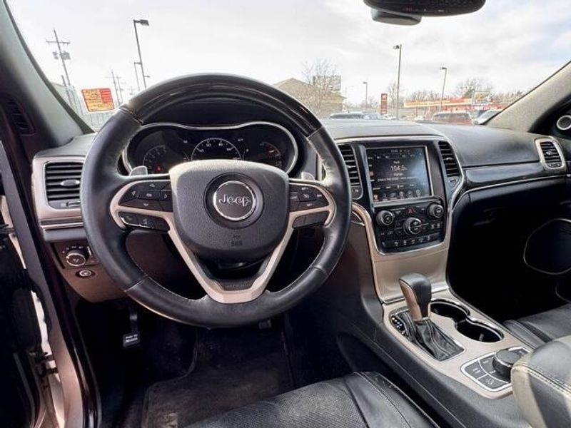 Used 2017 Jeep Grand Cherokee OverlandImage 10