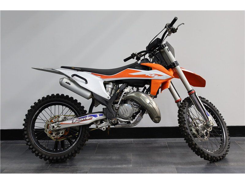 2020 KTM SX 125 in a Orange exterior color. New England Powersports 978 338-8990 pixelmotiondemo.com 