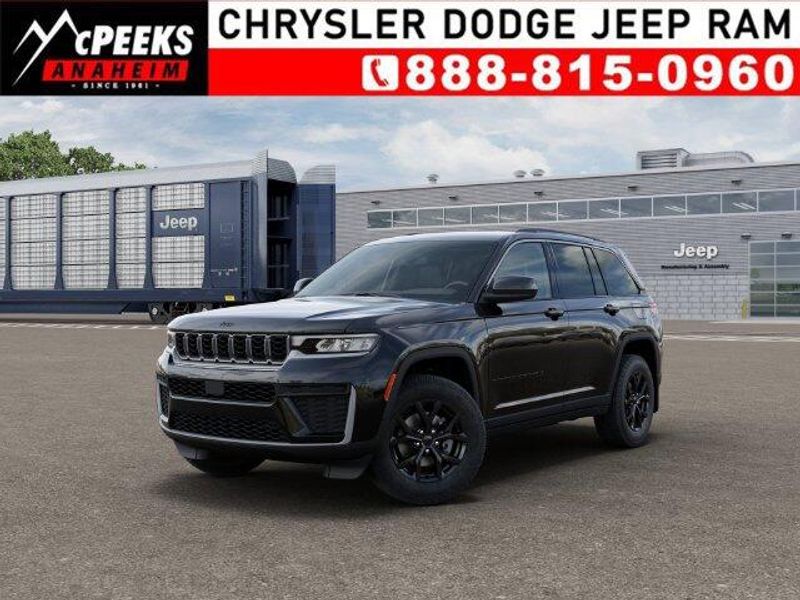 New 2026 Jeep Grand Cherokee Laredo Altitude 4x4Image 1