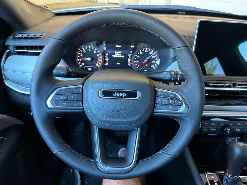 2025 Jeep Compass Limited 4x4Image 2