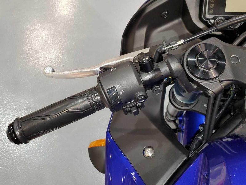 Used 2024 Yamaha YZF-R3 ABS Image 11