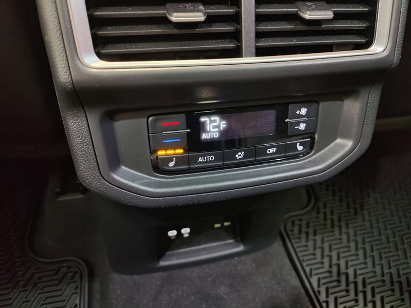 Used 2024 Volkswagen Atlas SEL AWD w/Sunroof & NavigationImage 21