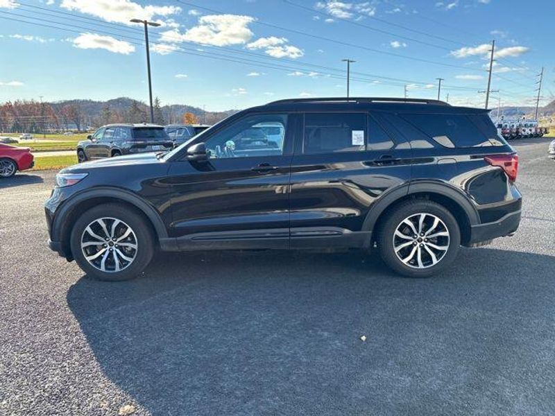 2020 Ford Explorer ST photo 2