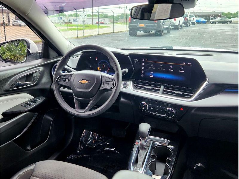 Used 2024 Chevrolet Trax LT