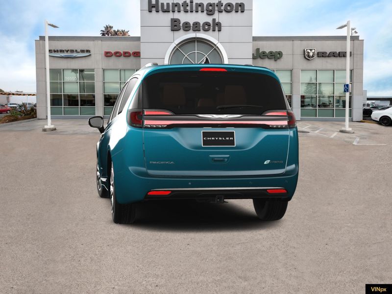 2025 Chrysler Pacifica Hybrid PinnacleImage 13