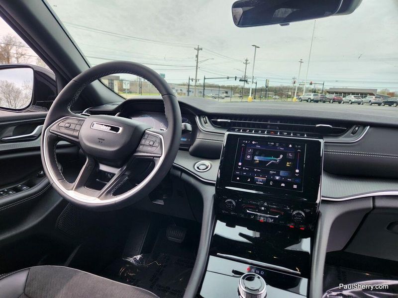 2025 Jeep Grand Cherokee L Altitude X 4x4Image 23