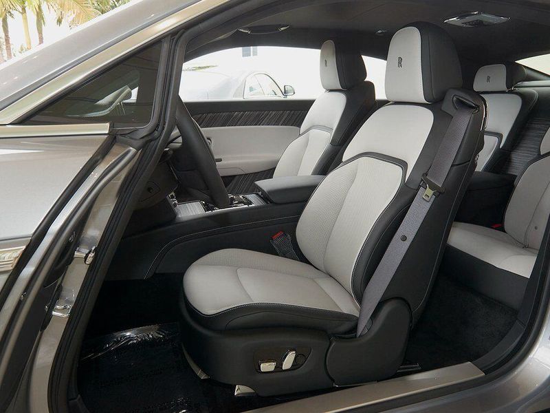 New 2025 Rolls-Royce Spectre Image 11