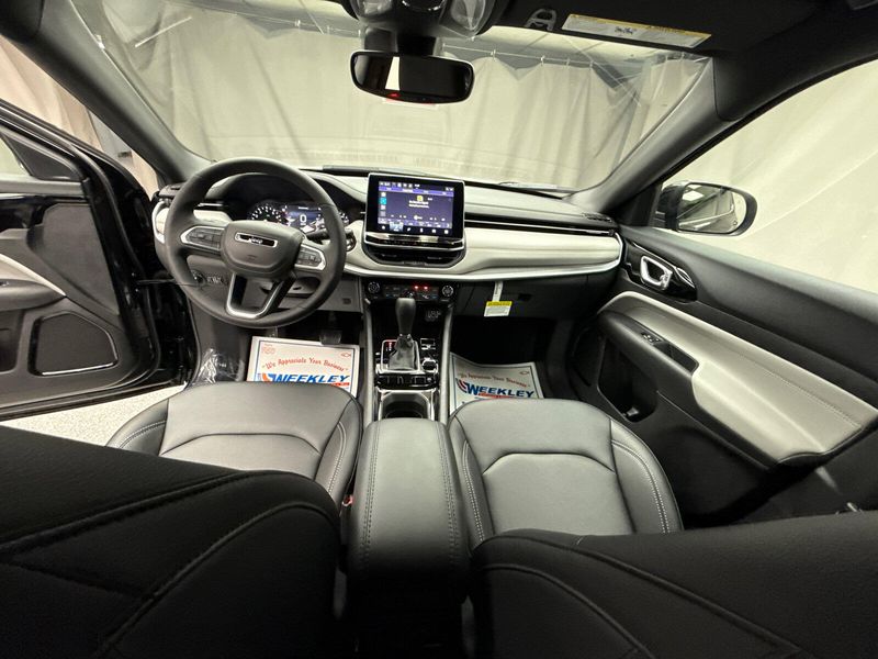 New 2025 Jeep Compass Limited 4x4Image 8