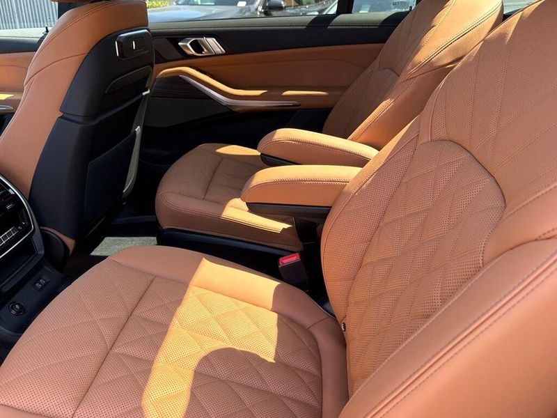 New 2027 BMW X7 xDrive40iImage 27