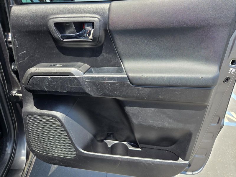 Used 2019 Toyota Tacoma TRD Off Road Double Cab 6' Bed V6 AT (Natl)