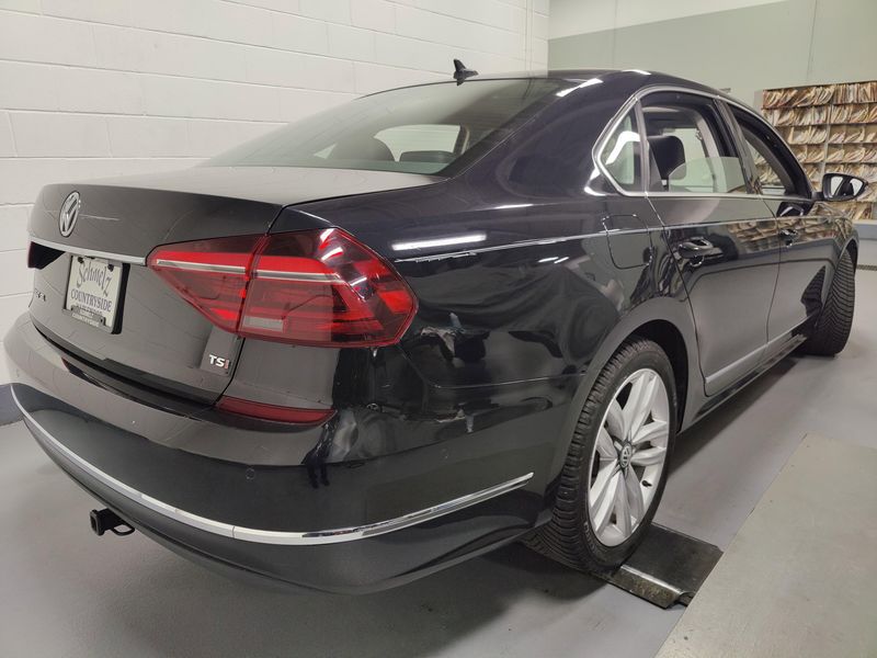 Used 2017 Volkswagen Passat SEL Premium w/Sunroof/NavImage 11