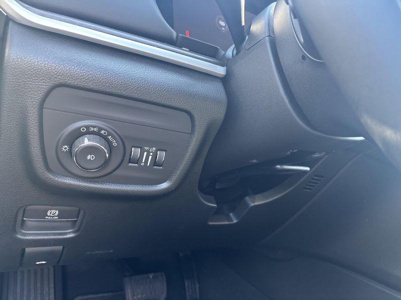 New 2025 Jeep Grand Cherokee Limited 4x4Image 34