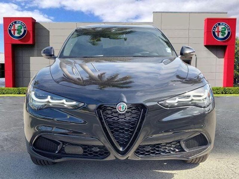 2025 Alfa Romeo Stelvio Sprint Base photo 2