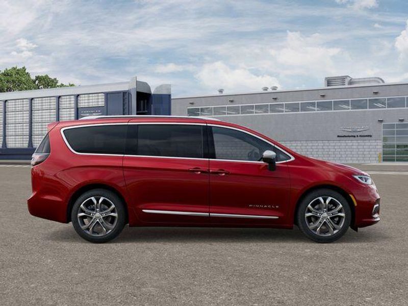 New 2026 Chrysler Pacifica Pinnacle AwdImage 21