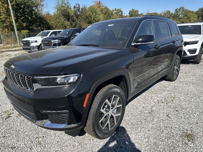 2025 Jeep Grand Cherokee L Limited 4x4Image 2