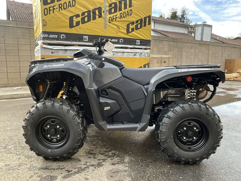 2025 Can-Am Outlander Image 4
