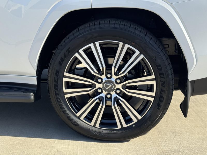 New 2026 Lexus LX 600 LuxuryImage 16